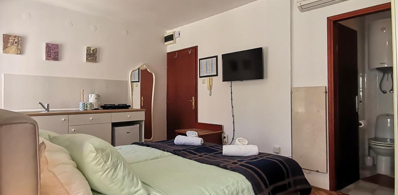 Studio Apartment L&G Ровин Екстериор снимка