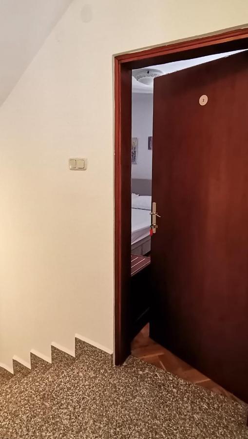 Studio Apartment L&G Ровин Екстериор снимка